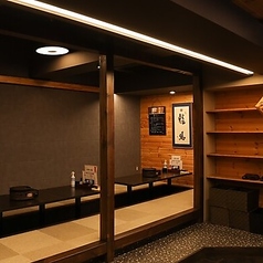 少人数様向けの掘りごたつ席もご用意しております。ご家族や親しいご友人との会食に最適です。