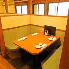 旬の食材を使った逸品料理と旨い酒をゆっくりとお楽しみ頂けます。温かな印象の間接照明があり、宴会や合コン、デート等にも最適なゆったり寛ぎ頂ける店内です。しっぽりとゆっくり語らいながら過ごすのも◎何かご希望がございましたら、お気軽にお声掛けくださいませ♪