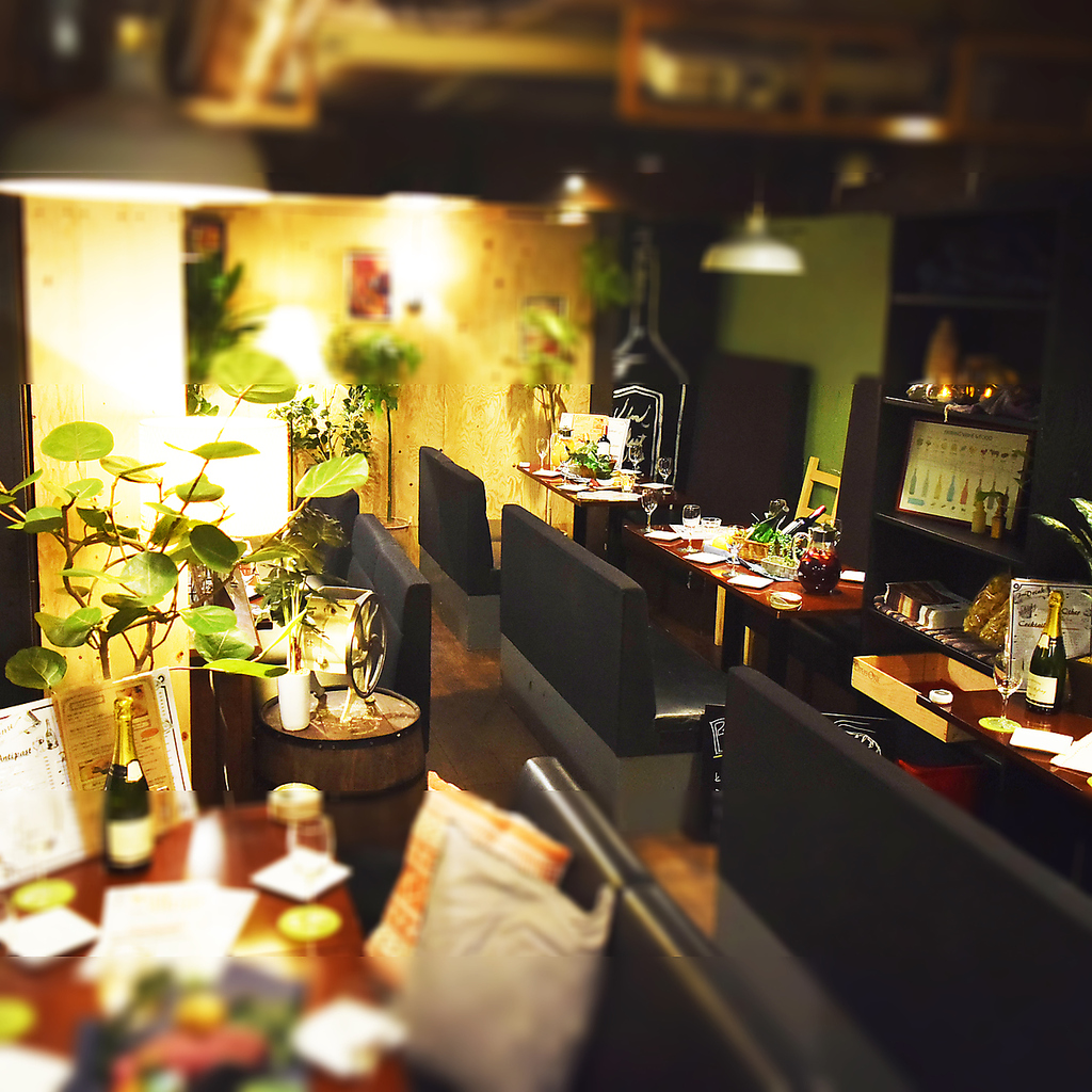 会社の飲み会などには、奥のフロアを貸し切って・・・４０名様まで