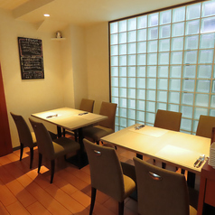 4名様掛けのテーブル席を3席ご用意しております。