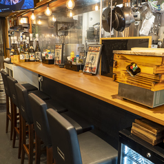 お1人様やデート、仕事終わりにサクっと飲んで帰るのにもピッタリのカウンター席完備◎