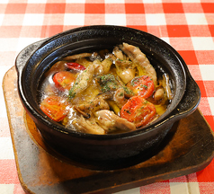 鶏せせりとキノコのアヒージョ