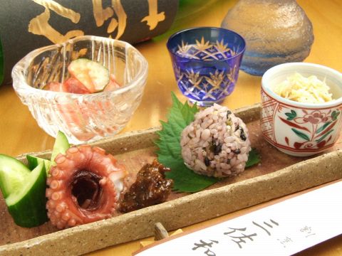 赤坂に長く店を構えているご主人による季節感溢れるお料理をお出しします！