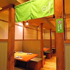 【大小さまざまなお席をご用意】店内は温かみのある明かりで雰囲気抜群♪気の合うお友達との飲み会や女子会などに是非ご利用ください。お席は人数に合わせてご用意できます。ご相談ください！新鮮な海の幸を味わいながら、ゆったりとおくつろぎください。