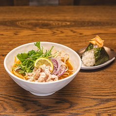 国産鶏のスパイシー米麺（フォー）セット（おむすび1個付）