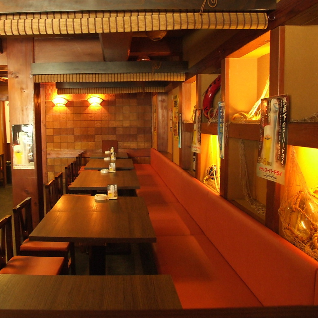 落ち付いた雰囲気のテーブル席！！本日の飲み会にも、各種ご宴会にもオススメです！！