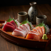 伝統と革新が融合した創作和食。当店では、日本の四季を感じさせる旬の食材を用い、伝統的な和食にモダンなエッセンスを加えた料理をご提供します。見た目にも美しい盛り付けと、斬新な味わいのハーモニーが、五感すべてを満たす体験をお届けいたします。