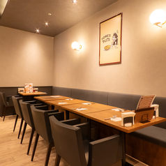 レイアウト変更も柔軟に対応可能♪グループでのランチ会など、人数に合わせて最適なお席をご案内します。ご家族での団らんや女子会など、少人数での集まりに使い勝手の良いスペースです◎