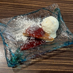 バスク風チーズケーキ マスカルポーネのアイス添え