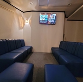 【カラオケルームを完備】最新の音響システムを搭載したカラオケルームは、友人や家族と一緒に盛り上がるための最高の場所です♪