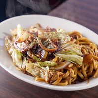 多くの人に愛された味と心意気！名物焼きそば鉄板料理◎