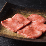 黒毛和牛上タン。限定数量でしか仕入れることが出来ない、黒毛和牛のタンをご用意しております。