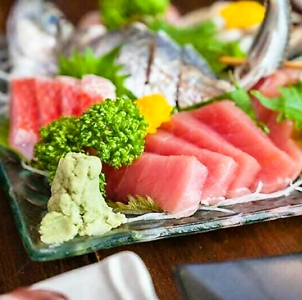 見た目が美しい、華やかな一品料理もご用意しております。季節の旬食材など幅広いラインナップです◎