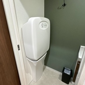 小さなお子様連れでも安心。オムツ替え台を設置しております。