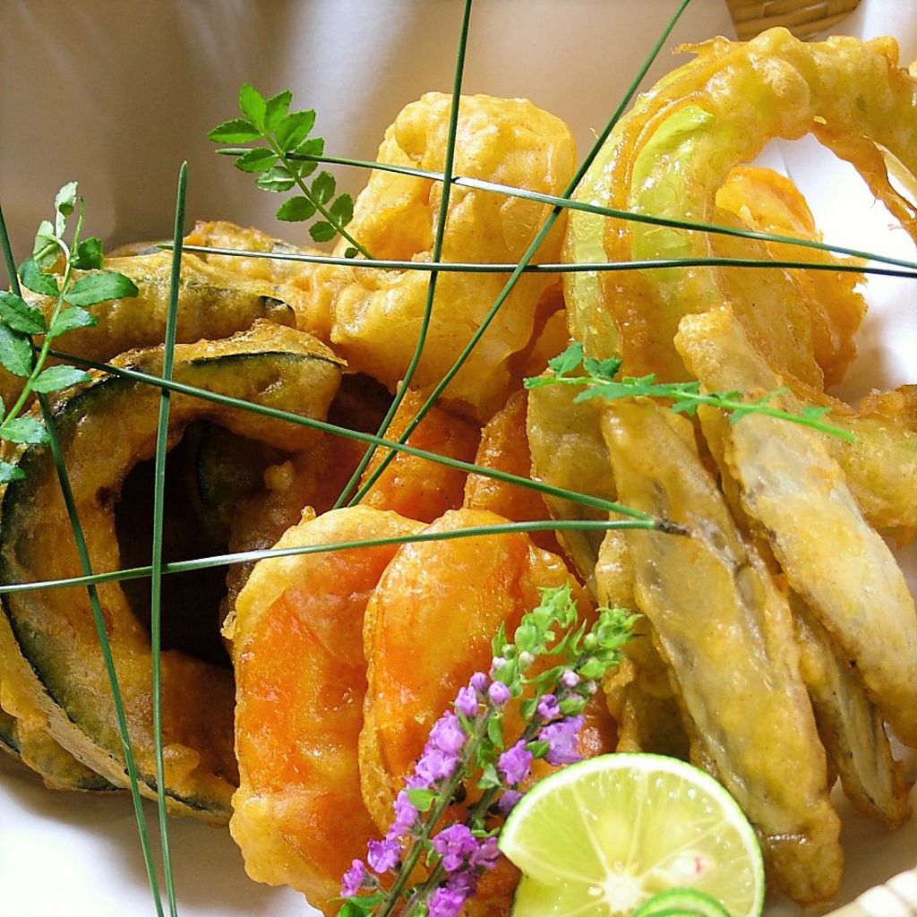 あれこれ有機野菜を「唐揚げ」でお楽しみ頂けます。風味引き立つ産直旬菜野菜をご堪能下さい。