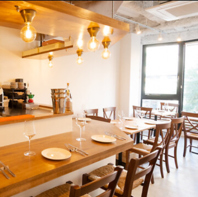 ◎開放感と温かみのある店内