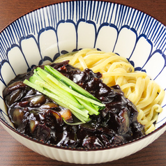 ジャージャー麺
