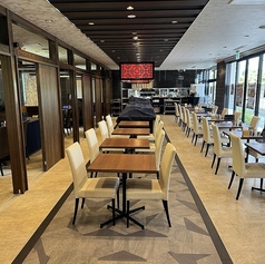 【市川塩浜駅徒歩1分】48名～最大70名様までの大型店舗貸切に対応！木の温もり溢れる落ち着いた店内で、周りを気にせず賑やかなパーティーや会社宴会をお楽しみいただけます。自慢のジューシーな焼鳥や本格バルメニュー、豊富なお酒を揃えてお待ちしております。人数やご予算など、まずはお気軽にご相談ください！