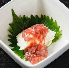 クリームチーズの酒盗がけ