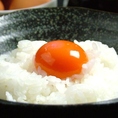  【米】試行錯誤でたどり着いた、黄金比率/無玄のごはんは「卵かけご飯」「親子丼」「おじや」が中心です。そのため、小粒で表面積広く、粘りが少なく、卵や出汁と程良く絡み合う都合の良い米を探しました。そして、ついにたどり着いたのが「徳島県産地品種銘柄アワミノリ」と「キヌヒカリ」のブレンドです。