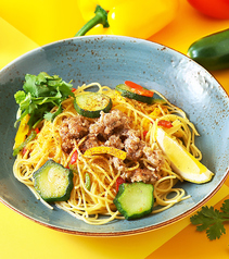 夏野菜とサルシッチャのケイジャンオイルパスタ