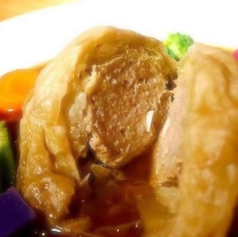 コラーゲンたっぷり、じっくり煮込んだロールキャベツ