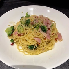 ベーコンとブロッコリーのペペロンチーニ