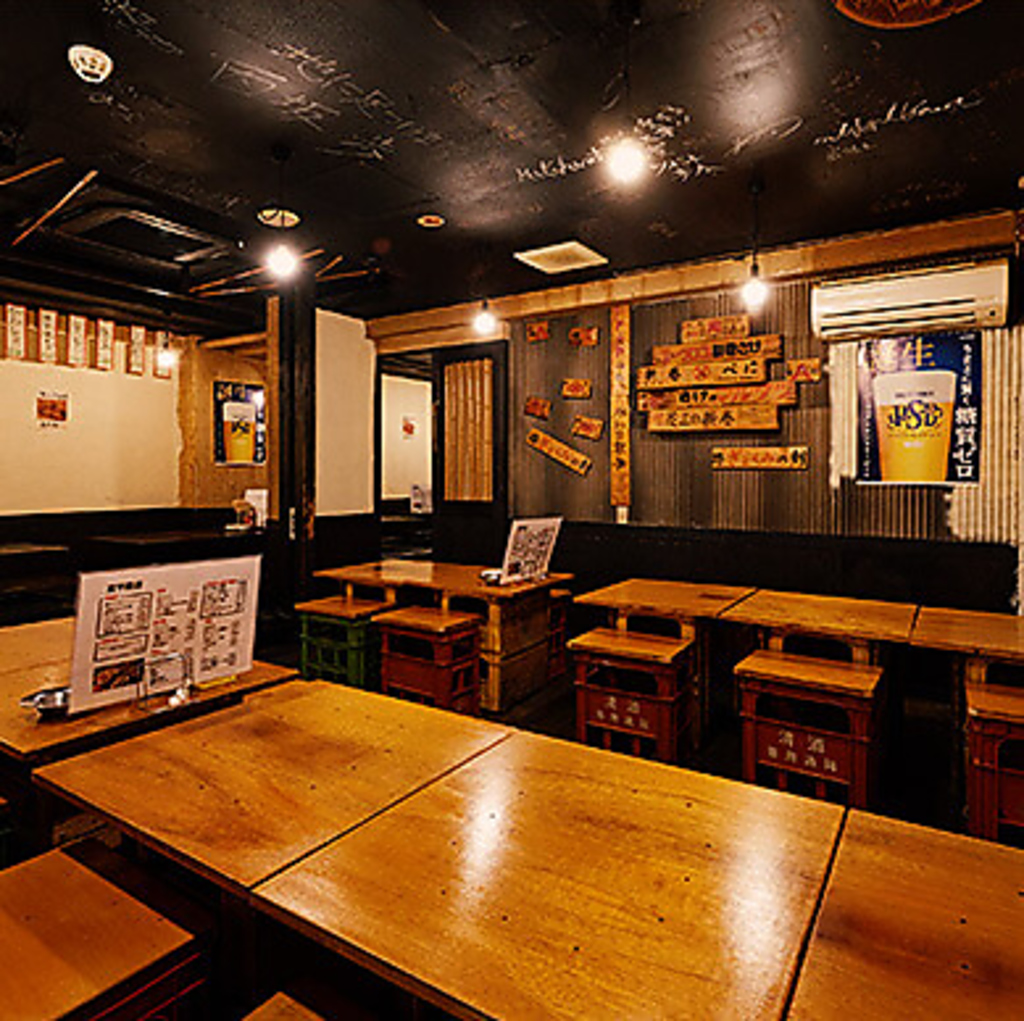 テーブル席は少人数から大人数までご利用可能な幅広いバリエーションのお席をご用意しております。