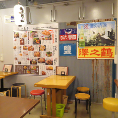 テーブル席はお好きなお席でどうぞ。