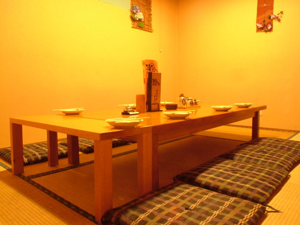 10名まで入れるお座敷個室は周りを気にせずワイワイ楽しめる！人気席になりますのでご予約はお早めに