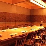 総座席数66席。デート向けのカップルシートや接待向けの完全個室、お一人様でも安心のカウンター席も