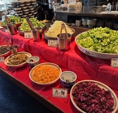 【充実ランチ】ランチは選べる昼御膳に約20種類の旬のお惣菜・サラダ・ドリンクが食べ放題となっております。食べてもキレイになりたい女性のみなさま。野菜をたっぷり摂って、身体の内側からキレイになりましょう♪御飯・豚汁もおかわり自由なので男性のお客様にもおすすめです。