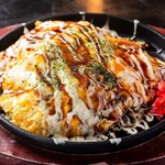 牛すじの九条ねぎ焼き、やわらかスペアリブ、キャベツたっぷりとんぺい焼き風の三大名物をぜひ！