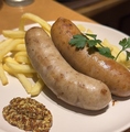 料理メニュー写真&nbsp;2種ソーセージとフライドポテト