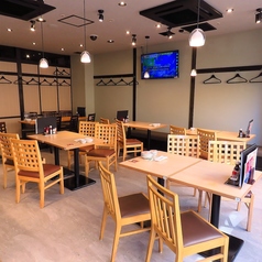 【大小さまざまなお席をご用意】店内は温かみのある明かりで雰囲気抜群♪気の合うお友達との飲み会や女子会などに是非ご利用ください。お席は人数に合わせてご用意できます。ご相談ください！新鮮な海の幸を味わいながら、ゆったりとおくつろぎください。