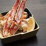 水揚げ後すぐに茹でて発送する「浜茹で」カニは、旨みがギュッと凝縮され絶品の味わいを楽しめます。