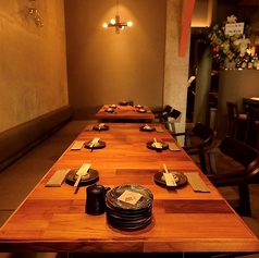 【テーブル席】４名から６名様×３席　※暖簾で仕切れるので半個室の雰囲気でご利用可能◎