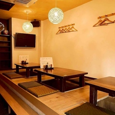 掘りごたつ席のご用意がございます。