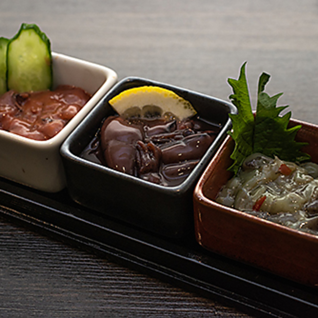 当店自慢のつまみをよりすぐりに3種盛り合わせました。お酒と一緒に楽しむのにぴったりの一品です◎