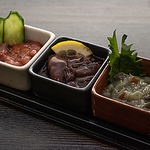 当店自慢のつまみをよりすぐりに3種盛り合わせました。お酒と一緒に楽しむのにぴったりの一品です◎