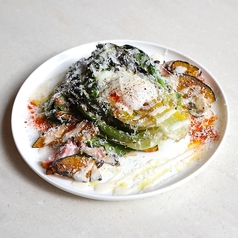 焼きロメインレタスのシーザーサラダ