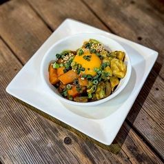 サーモンとアボカドのユッケ