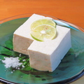 料理メニュー写真 塩で食べる豆腐（鏡の豆腐）