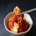 白菜や長いも、らっきょなど豊富なキムチは程よい辛さと旨みが凝縮された逸品◎焼肉のお供に最適です