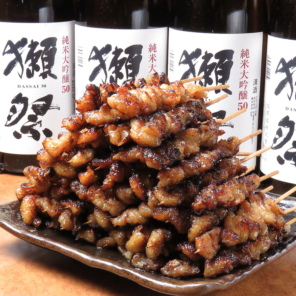 人気の博多もんが勢ぞろい♪ごまさば、鉄板餃子、とりかわ、豚バラ串、やきとん。是非ぶあいそへ。