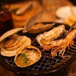 【名物!! 浜焼き】目の前で焼き上がるワクワク感！“焼く時間”まで楽しめる海のごちそうです♪