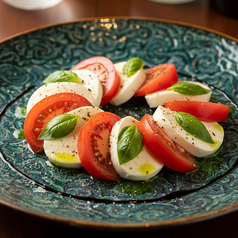 トマトとモッツァレラチーズのカプレーゼ