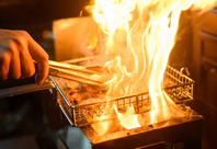 元焼鳥屋さんの店主が炙る炭火焼♪