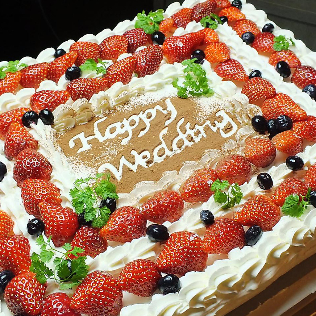 Weddingなどには特大ケーキも◎もちろん手作りです！誕生日や記念日などのパーティーでもご相談を♪