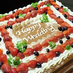 Weddingなどには特大ケーキも◎もちろん手作りです！誕生日や記念日などのパーティーでもご相談を♪